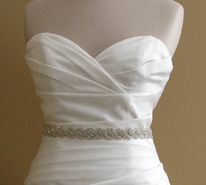 Cinturón de Novia con Cuentas de Cristal, Creaciones Hechas a Mano - Product Image 1