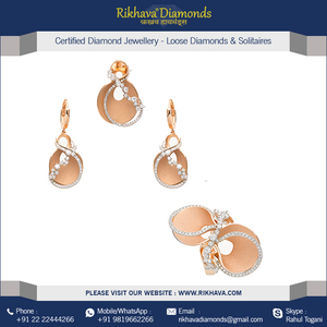 Elegante anillo de oro rosa de 18kt con diamantes de lujo con colgantes y dijes - Product Image 3