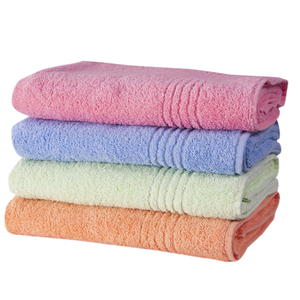 Juegos de toallas de baño multicolores para uso doméstico Toalla de baño de diseño llamativo a precio de fábrica Exportador en India - Product Image 5