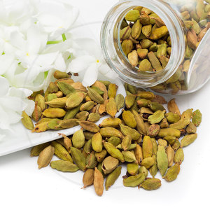 Aceite esencial de cardamomo 100% aceite destilado de vapor Natural puro calidad Premium para sabor de alimentos aromaterapia exportador a granel India - Product Image 2