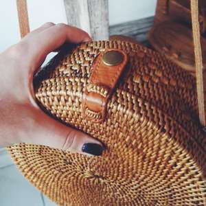 Vente en gros de sacs à main écologiques en rotin Bali bohème grande quantité de sacs tendance à pois diamants en cuir avec fermeture à crochet et boucle - Product Image 3