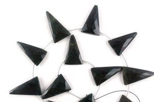 Perles de jaspe vert naturel de forme triangulaire facettée, pierres précieuses de qualité AAA certifiées par un tiers, pierres de bijoux scintillantes - Product Image 5