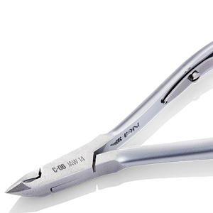 NGHIA Ensemble professionnel de manucure et pédicure en acier inoxydable gris fini C-06 pince à cuticules emballé dans une boîte - Product Image 1