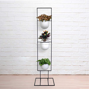 Soporte de maceta de metal revestido negro de diseño elegante para decoración interior y exterior Soporte de macetas de flores altas de 3 niveles - Product Image 2