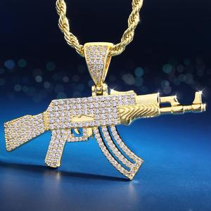 Pendentif pour homme en or 14 carats KRKC&CO avec CZ glacé, AK47, bijoux hip-hop pour agent de vente en gros en stock - Product Image 1