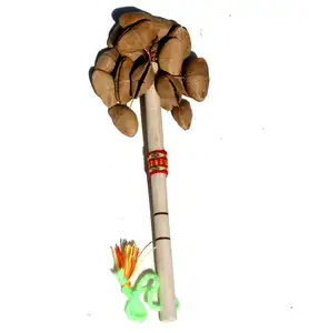 Instrumentos musicales de percusión de semillas arte Natural y manualidades música de Maracas danza de la cultura sudamericana en el Perú