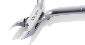 NGHIA Pince à cuticules professionnelle en acier inoxydable gris C-02 Produit pour ongles avec emballage en boîte - Product Image 2