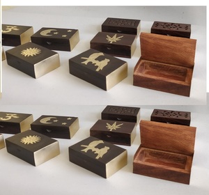 Caja tallada de madera pequeña hecha a mano de diseñador con prueba de estilo religioso con incrustaciones de latón y caja tallada de madera aprobada - Product Image 6