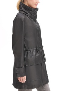 Veste en cuir finition dégradée pour femme à la texture robuste idéale pour les amateurs de grunge streetwear d'inspiration vintage - Product Image 6