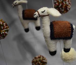 Cintre mobile en alpaga fait main Cadeau de nouveauté nouvellement conçu du Népal - Product Image 2