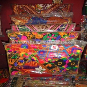 Nuevos bolsos de mano de diseñador de algodón de retazos multicolor hechos a mano, proveedor mayorista de India - Product Image 2