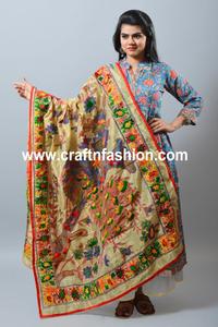 Dupatta Hecha a Mano con Diseño Kalamkari Phulkari - Diseño Floral - Diseño de Pavo Real - Dupatta Tradicional India - Estola Bordada Pesada - Product Image 4