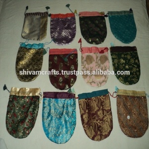 กระเป๋าใส่เหรียญทำจากผ้าไหมส่าหรีทำจากผ้าไหมขนาดใหญ่จากอินเดียขายส่งจากอินเดีย - Product Image 1