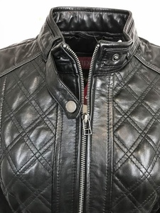 Veste en cuir rembourrée au design de motard élégant pour femmes en peau d'agneau véritable souple Protection de confort au crochet noir Rembourrage ajouté - Product Image 5