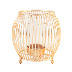 Lanterne élégante en fil d'or avec insert en verre Bougeoir élégant pour la décoration intérieure et les accents d'éclairage ambiant - Product Image 1