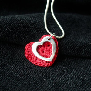   Collar de Corazón Abierto de Plata y Algodón Hecho a Mano - Product Image 1