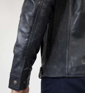 Chaqueta de carreras de cuero hecha para paseos en clima frío con forro térmico y diseño de armadura ligera - Product Image 3