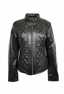 Veste en cuir rembourrée au design de motard élégant pour femmes en peau d'agneau véritable souple Protection de confort au crochet noir Rembourrage ajouté - Product Image 6