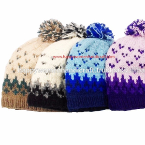 Chapeau d'aviateur en laine mérinos d'hiver fait à la main accessoire de style de caractère animal confortable avec oreillette - Product Image 1