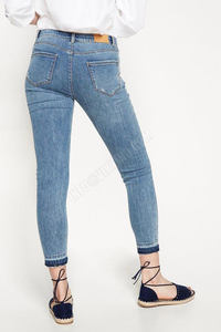Pantalon en Denim pour femmes, pantalon en denim de qualité supérieure, broderie fleur, pantalon skinny - Product Image 3