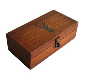 Caja pequeña de madera decorativa con logotipo personalizado, forma rectangular para almacenamiento de joyas o decoración del hogar - Product Image 1