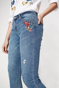 Pantalon en Denim pour femmes, pantalon en denim de qualité supérieure, broderie fleur, pantalon skinny - Product Image 4