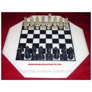 Mesa de comedor con incrustaciones de Ajedrez de mármol - Product Image 1