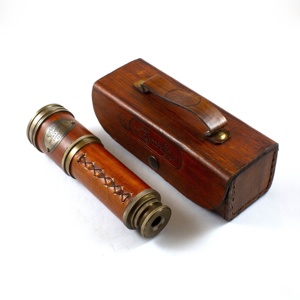 Télescope monoculaire en laiton antique avec étui en cuir rouge en verre et alliage de métal fait à la main Calyron thème nautique - Product Image 6