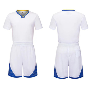 Ensembles d'uniformes de basket-ball personnalisés pour hommes vêtements de sport en polyester léger et durable pour les équipes amateurs et les matchs universitaires - Product Image 1