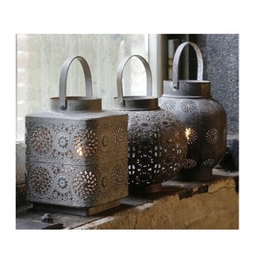 Lanterne de Ramadan en métal de style Ins faite à la main bougeoir décoratif pour la maison et le bureau pour les mariages et autres événements - Product Image 1