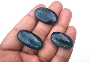 Vente en gros de pierres précieuses naturelles cyanite Collection de pierres bleues de forme ovale Cabochons lisses pour la fabrication de bijoux Pierres précieuses en vrac - Product Image 2