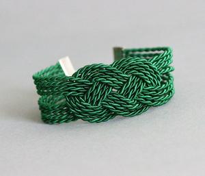 สร้อยข้อมือเชือกสีเขียว งานแฮนด์เมด - Product Image 1