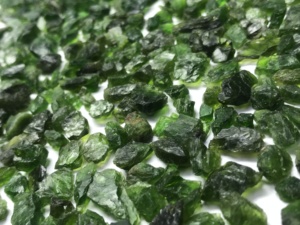 AAA Brute Naturelle Chrome Diopside - Product Image 2