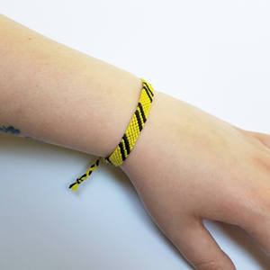 สร้อยข้อมือลายทาง - เครื่องประดับสีเหลือง งานแฮนด์เมด - Product Image 1