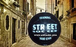 Balones de fútbol y Rugby callejeros negros cosidos a mano con logotipo impreso personalizado, 32 paneles, balones de fútbol de entrenamiento para Kick Back - Product Image 4