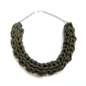 สร้อยคอสีเขียวมะกอก คอลเลคชั่นงานแฮนด์เมดสุดพิเศษ - Product Image 1