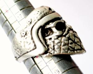 Casco de plata de Guerrero medieval con burgonet cerrado Barbute Loaf Visored Visor Aleación Anillos de moda Chevaliers Head Protector - Product Image 5