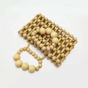 Bolso Vintage de Cierre Abierto con Cuentas de Madera Elegante y Duradero - Product Image 3