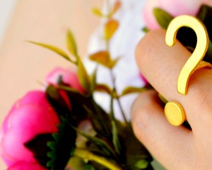 Anillo de aleación grueso con textura curva abstracta corte princesa circón estilo Punk accesorio de joyería de moda Unisex chapado en oro rosa - Product Image 5
