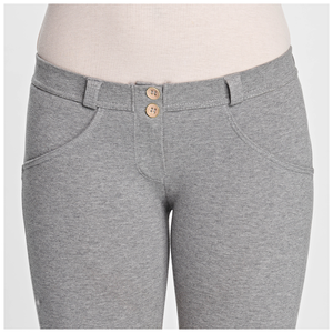 กางเกงขากว้างผ้าฝ้ายน้ำหนักเบาจับคู่กับเสื้อแฟชั่นผู้หญิงที่มีสไตล์เหมาะสำหรับลุคลำลองหรือสำนักงานสุดสัปดาห์ - Product Image 4