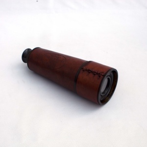 Spyglass de latón antiguo, telescopio de vidrio rojo, decoración náutica pirata clásica, Monocular Metal de aleación de caja de madera, agarre de cuero hecho a mano - Product Image 4