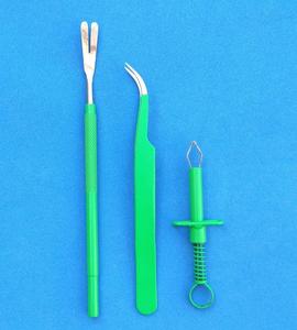 Kit de removedor de garrapatas de acero inoxidable de 3 piezas, juego de primeros auxilios verde para personas, animales, perros, gatos, recortadora, características de limpieza - Product Image 2