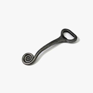 Poignée en spirale forgée à la main Ouvre-bouteille de bière Bars Accessoires de cuisine - Product Image 1