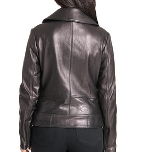 Veste femme en similicuir au fini doux sans cruauté, conçue pour les porteurs soucieux de la mode et les amateurs de style moderne - Product Image 4