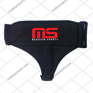 Crochet de musculation en acier inoxydable Mudassar Sports avec sangles de poignet en néoprène - Couleur et logo personnalisables - Product Image 2