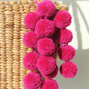 กระเป๋าถือทรงถังของผักตบชวา,ทำด้วยมือสำหรับสุภาพสตรีพร้อมปอมปอม - Product Image 2