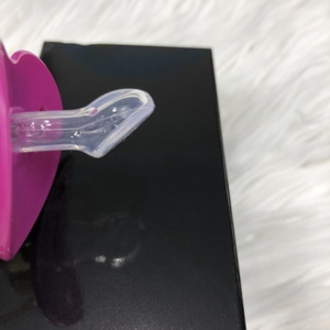 Chupetero de Silicona de Alta Calidad para Bebés, Libre de BPA, Diseño Moderno y Elegante, 0-12 Meses, Rosa, Venta al por Mayor, Personalizable - Product Image 3