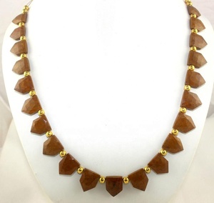 Mookite Agate facetté pentagone forme fabrication de beaux bijoux perles de Briolette vente en gros de pierres précieuses - Product Image 3