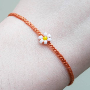 สร้อยข้อมือเดซี่แฮนด์เมด สีส้มอ่อน สร้อยข้อมือมิตรภาพรูปดอกไม้ - Product Image 1