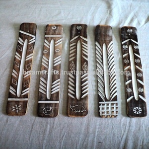 Quemadores de incienso de madera de mango quemada, tallados a mano en India por Laxmans, diseños variados para uso religioso diario, venta al por mayor. - Product Image 5